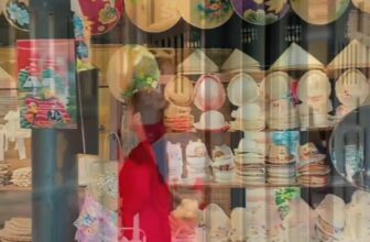 [🆕🇻🇳] SELLA CHAU – NEW FASHION 👕 Top1Fashion 👗  𝓝𝓱ữ𝓷𝓰 𝓝𝓰à𝔂 𝓒𝓱ạ𝓶 𝓣ế𝓽
Áo Dài nhà SELLA CHAU tung tăng khắp Phố Xưa  , shares-0✔️ , likes-0❤️️ , date-2025-01-26 03:15:23🇻🇳🇻🇳🇻🇳📰🆕