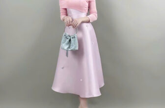 [🆕🇻🇳] Thời Trang Navi 👕 Top1Fashion 👗  em chào chị ạ!! Mẫu váy này bên em là phân khúc hàng cao cấp đang sale 70% từ 629K
+ 1 đầm 219k + 30K SHIP 255K
+ 2 đầm; 440k miễn ship
7 size , shares-0✔️ , likes-11❤️️ , date-2024-12-14 17:56:57🇻🇳🇻🇳🇻🇳📰🆕