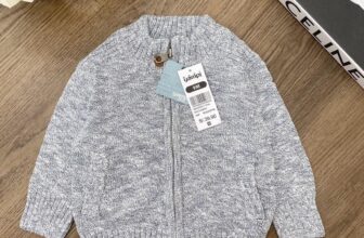 [🆕🇻🇳] Nhà Zipbi-Chuyên sỉ lẻ Quần áo Xuất Dư cho bé, Cambodia,HM,Gap 🧑‍🧒❤️️👶⭐️  Áo khoác len YumbiChất len dày dặn
Có Zip khoá mượt mà
Thiết kế bo phần tay và cổ siêu đẹp và ấmFull size 6m – 9m – 12m -18m – 24m -2-4-6-8yInbox  , shares-0✔️ , likes-0❤️️ , date-2022-10-20 15:38:13🇻🇳🇻🇳🇻🇳📰🆕