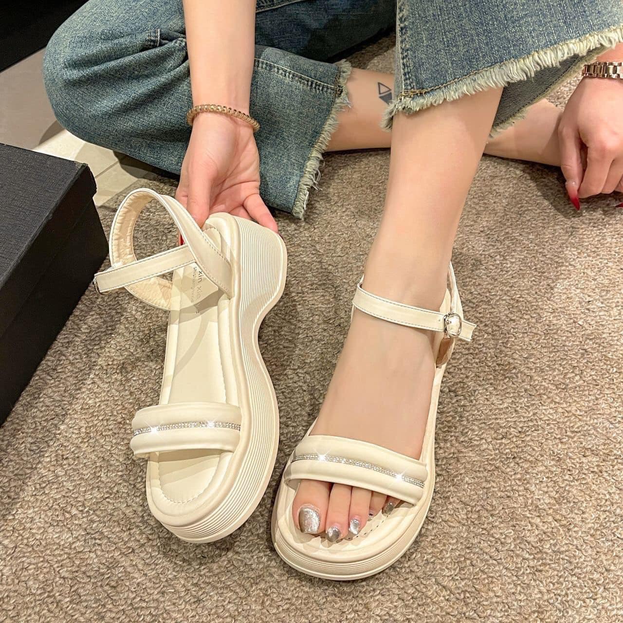 [🆕🇻🇳] Choice Quần áo (Thương hiệu) 👕 Top1Fashion 👗  Cuối tuần rồi, chúc các nàng cuối tuần vui vẻ
Thiết kế hách tuổi với deal siêu hời luôn ạ
𝐆𝐢𝐚́ 𝟏.𝟑𝟗𝟎.𝟎𝟎𝟎 𝐒𝐀𝐋𝐄 𝟓𝟔𝟓.𝟎𝟎𝟎
Số lượng có hạn ạ
, shares-1✔️ , likes-3❤️️ , date-2025-02-23 02:08:30🇻🇳🇻🇳🇻🇳📰🆕