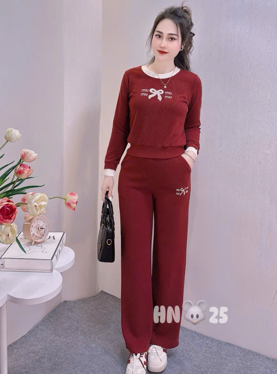 [🆕🇻🇳] The Sun Luxury Pijama cao cấp 👕 Top1Fashion 👗  PHỤ NỮ LÀ PHẢI ĐIỆU ĐÀ
MẶC ĐẸP MỘT CHÚT Ở NHÀ VẪN XINH
Bộ đồ The Sun sẽ giúp nàng xinh đẹp từ nhà ra phố.
Made in VietNam
Size : S,M,L,XL
Kiểm tra hàng k , shares-8✔️ , likes-1K❤️️ , date-2025-02-10 20:17:23🇻🇳🇻🇳🇻🇳📰🆕