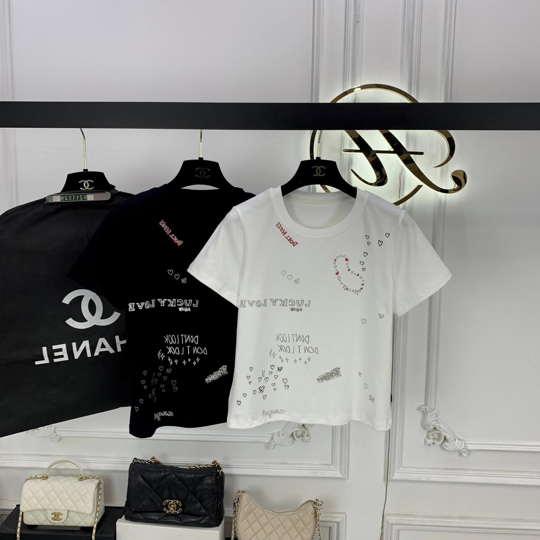 [🆕🇻🇳] Dung Hoang Closet’s 👕 Top1Fashion 👗  Hàng mới về –  có sẵn ạ
__________________________________Chị đẹp vào group khách VIP nhiều mẫu   ĐẸP nhé ạ
, shares-0✔️ , likes-1❤️️ , date-2025-03-27 05:08:37🇻🇳🇻🇳🇻🇳📰🆕