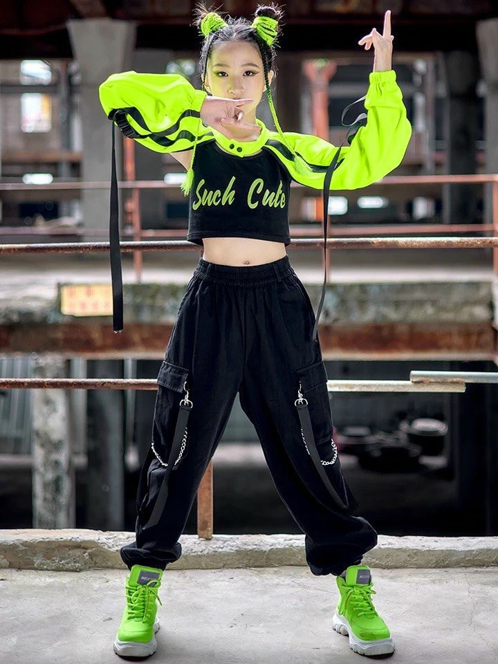 [🆕🇻🇳]  Xưởng May Thanh Nga QATE 🧑‍🧒❤️️👶⭐️ Bộ thun lạnh phối kẻ cho bé siêu xinh sẵn hàng sll nhé sỉ
Sz 1-5
Lố 60b sỉ thẳng 3x
, shares-0✔️ , likes-1❤️️ , date-2024-02-15 22:51:27🇻🇳🇻🇳🇻🇳📰🆕