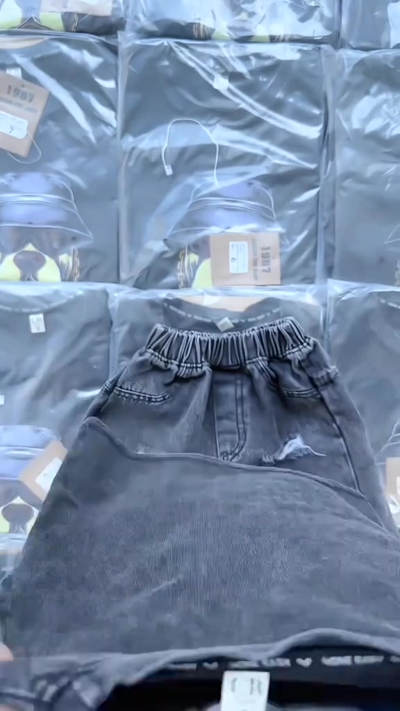 [🆕🇻🇳] Jun’s House – Chuyên quần áo cho trẻ em 🧑‍🧒❤️️👶⭐️ Một vài mẫu váy mùa hè cho các bé gái xinh yêu
Bảng sz tham khảo
Sz 80: 8-10kg
Sz 90: 10-12kg
Sz 100: 12-15kg
Sz 110: 15-18kg
Sz 120: 18-22kg
Sz 130: 22-26 , shares-0✔️ , likes-0❤️️ , date-2025-04-07 16:38:51🇻🇳🇻🇳🇻🇳📰🆕