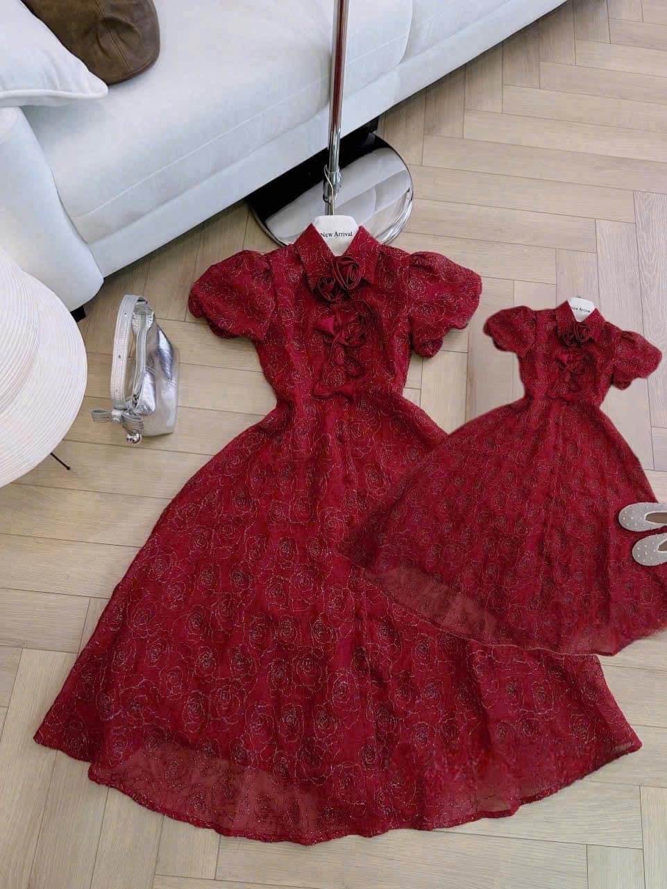 [🆕🇻🇳] Mi Mi Kids_ Đồ đôi Mẹ và Bé 🧑‍🧒❤️️👶⭐️ Set đầm voan thêu mẹ bé, shares-0✔️ , likes-2❤️️ , date-2024-12-06 02:06:44🇻🇳🇻🇳🇻🇳📰🆕