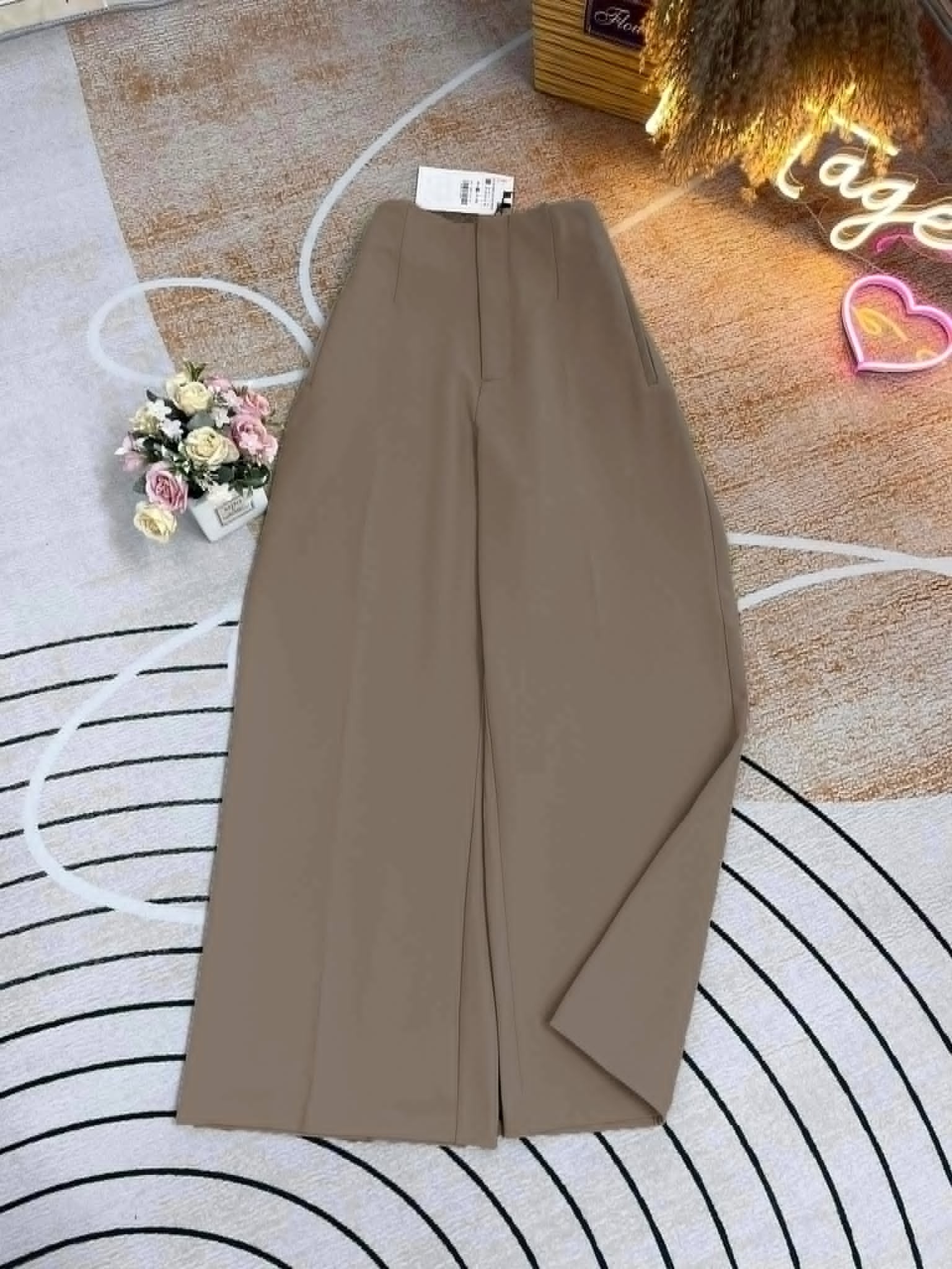 [🆕🇻🇳 MAY Design 👕 Top1Fashion 👗  Tiếp tục về thêm màu nâu quần suông siêu hot Cạp cao tôn dáng, chất vải dày dặn, mềm thuôn mượt, không cần là ủi vẫn cứ vào phom thoải mái.
, shares-52✔️ , likes-1K❤️️ , date-2024-07-27 21:39:15🇻🇳🇻🇳🇻🇳📰🆕