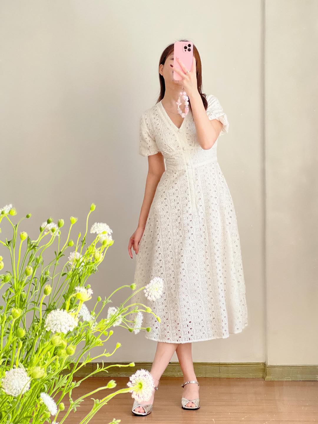 [🆕🇻🇳] Room 22 Studio – thương hiệu thời trang thiết kế cao cấp dành cho những người phụ nữ hiện đại 👕 Top1Fashion 👗  𝑪𝒐́ 𝒎𝒐̣̂𝒕 𝒄𝒉𝒊𝒆̂́𝒄 𝒗𝒂́𝒚 𝒕𝒓𝒐𝒏𝒈 𝒕𝒖̉, 𝒆𝒎 𝒄𝒉𝒖̛𝒂 𝒕𝒖̛̀𝒏𝒈 𝒎𝒂̣̆𝒄…Dù đẹp. Dù hợp. Và dù mỗi lần thấy nó, em lại muốn… yêu mình hơn một chút. Em chưa từng mặc nó ra , shares-14✔️ , likes-319❤️️ , date-2025-05-03 23:36:14🇻🇳🇻🇳🇻🇳📰🆕