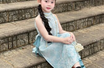 [🆕🇻🇳]  Chichu – Little Dress – cổ phục Việt Áo Dài, Bà Ba, Yếm…Phụ Kiện Dép Guốc tôn vinh văn hoá Việt 🧑‍🧒❤️️👶⭐️ Em Mặc Áo Yếm Ngây Thơ
Phất Phơ Vạt Áo Hững Hờ
Mềm Mềm, Mỏng Mỏng, Mơ Mơ, Màng Màng !!!Dáng Yếm Hott Lên Ngôi Không Những Dịp Lễ Mà Bé iu Có Thể Diện M , shares-28✔️ , likes-683❤️️ , date-2025-05-19 18:53:26🇻🇳🇻🇳🇻🇳📰🆕