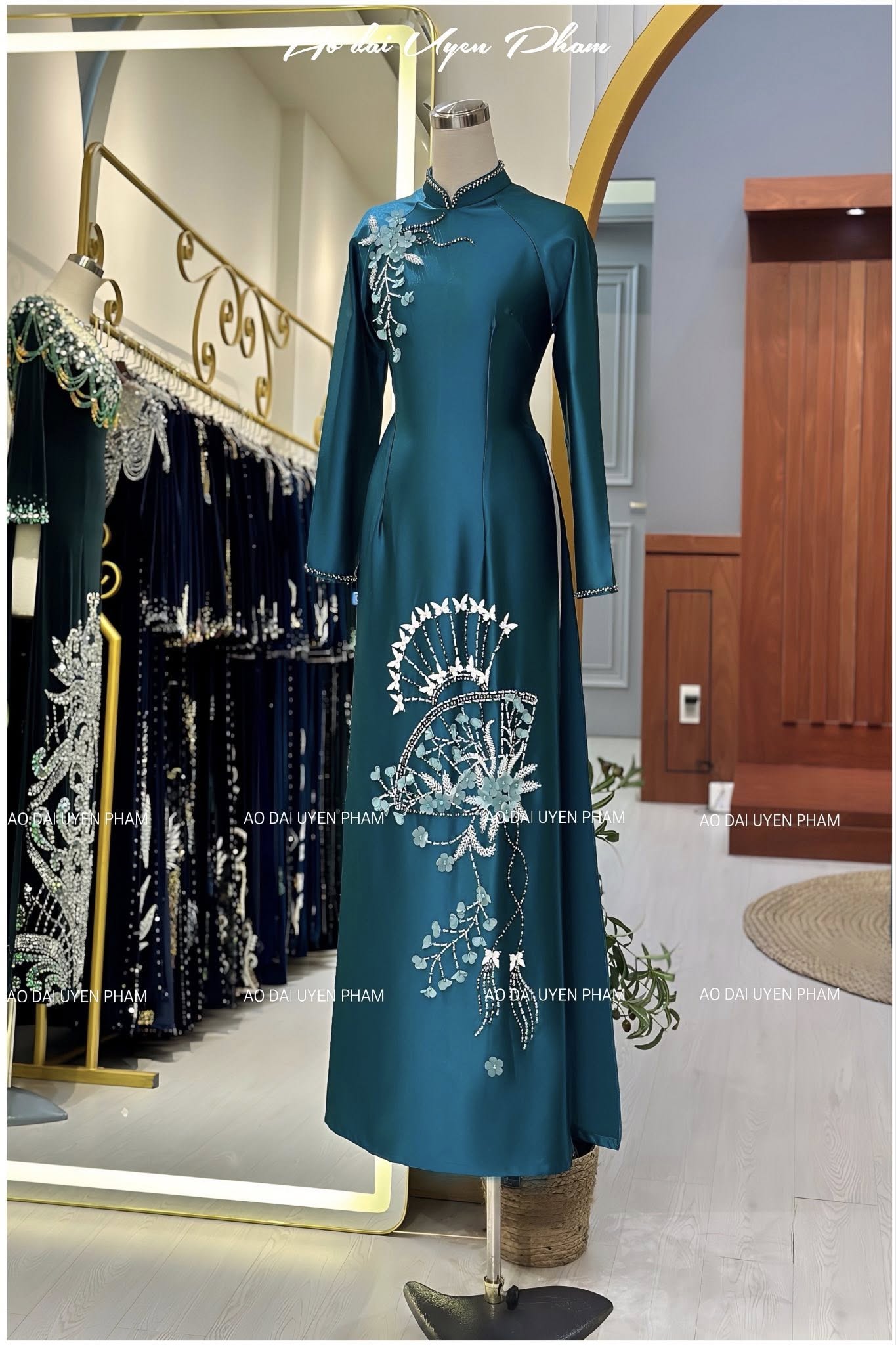 [🆕🇻🇳] Ao dai Uyen Pham – Áo dài thiết kế cao cấp 👕 Top1Fashion 👗  SUI GIA ĐỒNG KIỂU ĐỒNG TÂM Ý
Nếu áo dài đỏ mang đến sự trẻ trung , nổi bật , tươi sáng . Thì sắc xanh cổ vịt lại mang mang đến cho Mẹ vẻ đẹp của sự sang tr , shares-0✔️ , likes-6❤️️ , date-2025-06-13 01:31:53🇻🇳🇻🇳🇻🇳📰🆕