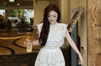 [🆕🇻🇳] Là Em Chi Shop – Thời trang thiết kế 👕 Top1Fashion 👗  Set ren thêu đục hàng cao cấp pro 5595
Mlem mlem cái outfit ren trắng bánh bèo ngọt lịm này nha!  Vừa xinh, vừa mát, mặc lên là auto “nàng thơ” chính hiệu , shares-0✔️ , likes-0❤️️ , date-2025-06-17 23:11:24🇻🇳🇻🇳🇻🇳📰🆕