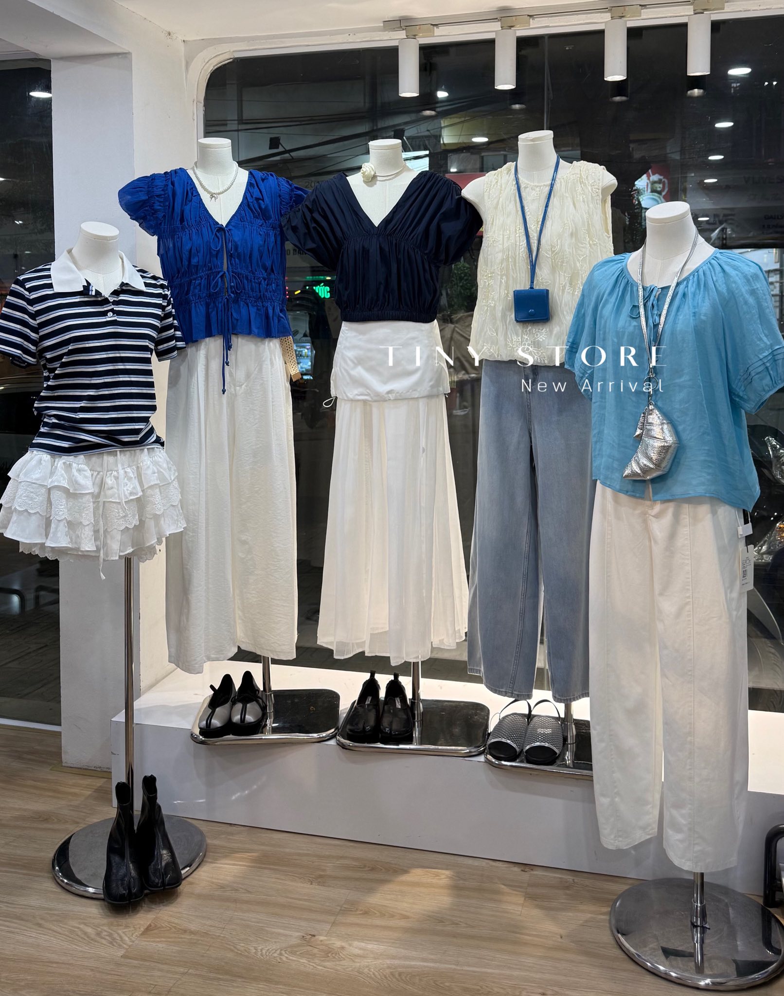 [🆕🇻🇳] Sơ mi style Hàn Nhật Pháp 👕 Top1Fashion 👗  Sơ mi cotton style ngọt ngào lãng mạn
Free size (ngực 107, dài 52)
Zá công khai trong nhóm MẸ SÀNH CON SANG (xuất xịn của hiếm-Auth Sale-QCCC VIP)
A8999-1 , shares-0✔️ , likes-2❤️️ , date-2024-10-03 17:28:17🇻🇳🇻🇳🇻🇳📰🆕