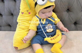 [🆕🇻🇳]  Thuỷ Nghé Kids  – Chuyên sỉ SLL quần áo Thời Trang Trẻ Em & Sơ Sinh đầy đủ các mẫu 🧑‍🧒❤️️👶⭐️  MẪU MINION ÁO RỜI + YẾM + TÚI SIÊU CƯNG
Lên ảnh “auto” nổi bật – bé mặc set này chụp ở đâu cũng nổi bật!
Áo thun vàng cotton xịn
Yếm rời màu xanh form  , shares-0✔️ , likes-0❤️️ , date-2025-07-02 04:51:24🇻🇳🇻🇳🇻🇳📰🆕