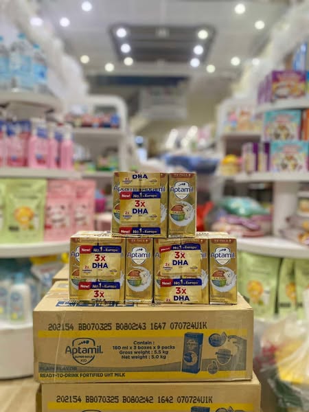 [🆕🇻🇳] Shop TOM BABY  Chuyên Bỉm,Thời trang cho bé,các loại Bánh kẹo, Kem, Thực phâm dinh dưỡng 🧑‍🧒❤️️👶⭐️ SỮA APTAMIL PHA SẴN (THÙNG 27 HỘP) DÀNH CHO BÉ TỪ 1 TUỔI TRỞ LÊN
1thùng -27hộp
Aptamil nước ra mắt đầy dưỡng chất tối ưu nhất cho trẻ phát triển toàn diệ , shares-1✔️ , likes-0❤️️ , date-2025-07-01 19:00:04🇻🇳🇻🇳🇻🇳📰🆕