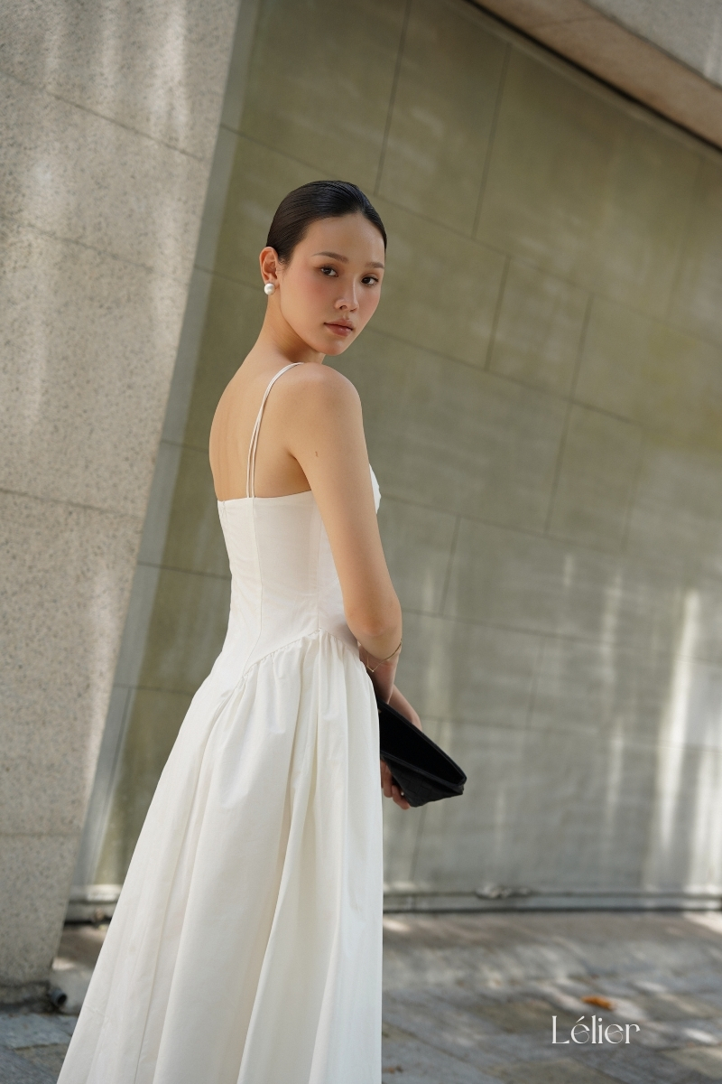 [🆕🇻🇳] Lélier 👕 Top1Fashion 👗  “𝐎𝐋𝐈𝐕𝐈𝐀 𝐌𝐀𝐗𝐈 𝐃𝐑𝐄𝐒𝐒”
Một chiếc váy thực sự có thể phát sáng!
Khi đắm chìm giữa làn nắng mùa hè, gam màu trắng thuần khiết luôn lấp lánh, nổi bật, tỏa sáng  , shares-4✔️ , likes-6❤️️ , date-2025-07-04 01:02:46🇻🇳🇻🇳🇻🇳📰🆕