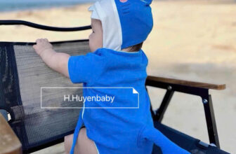 [🆕🇻🇳]  Thuỷ Nghé Kids  – Chuyên sỉ SLL quần áo Thời Trang Trẻ Em & Sơ Sinh đầy đủ các mẫu 🧑‍🧒❤️️👶⭐️  BODY BABY SHARK XANH – MÁT MẺ – DỄ MẶC – CHUẨN FORMCombo gồm:
Body chip cộc tay – bo mềm, form ôm
Mũ rời tai thú
Túi đeo mini cá mập xanhCotton l , shares-0✔️ , likes-0❤️️ , date-2025-07-03 19:42:23🇻🇳🇻🇳🇻🇳📰🆕