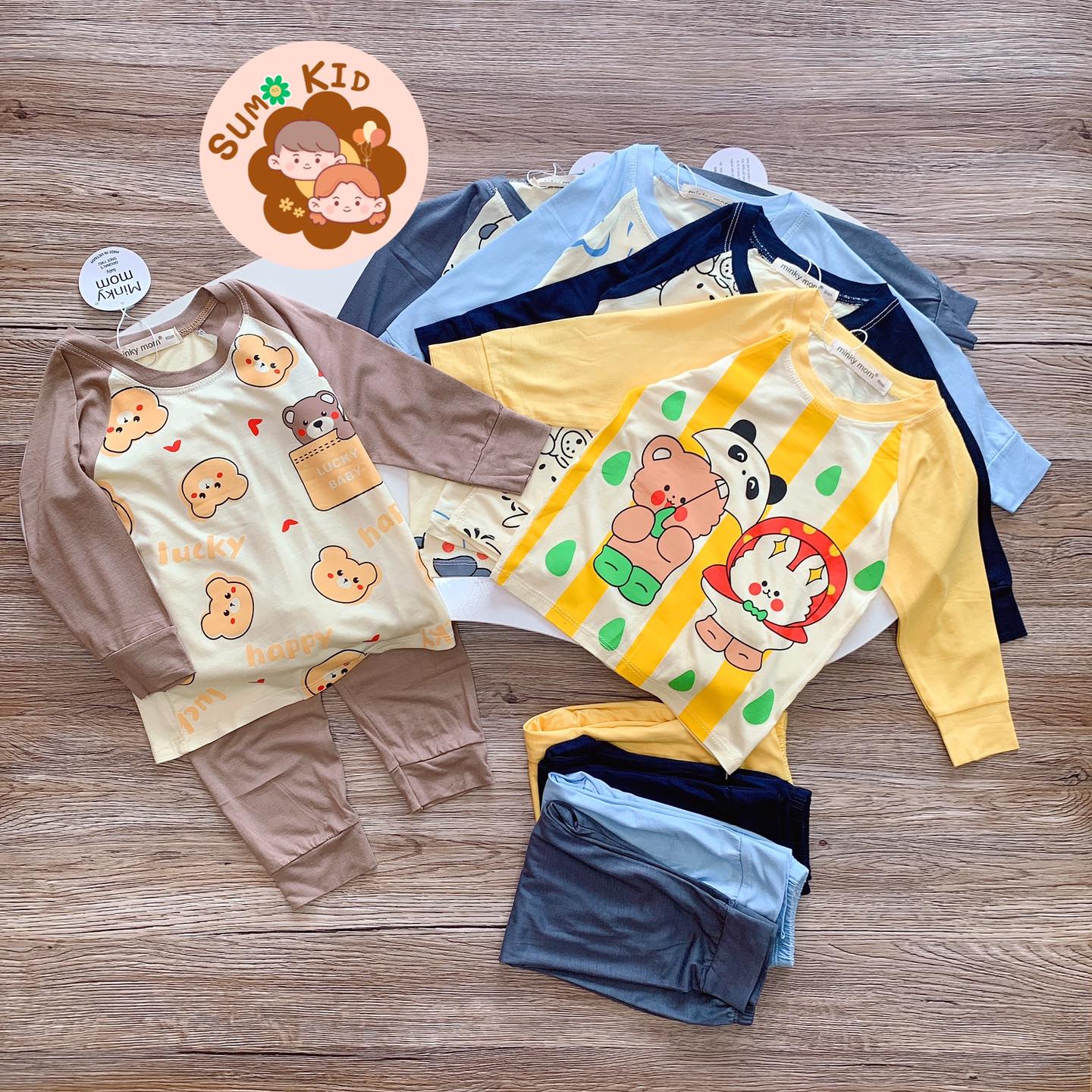 [🆕🇻🇳] Tiink Kids Thời trang cao cấp cho các bé 🧑‍🧒❤️️👶⭐️ FREEZE PHẢN QUANG
Outfit đơn giản “có võ”, mix đường line thân áo kèm hiệu ứng phản quang, vừa dễ mặc lại có guuu
—————
Tiinkvn
Sọp pi: shopee.vn/tiinkvn
, shares-0✔️ , likes-1❤️️ , date-2025-07-04 22:31:20🇻🇳🇻🇳🇻🇳📰🆕