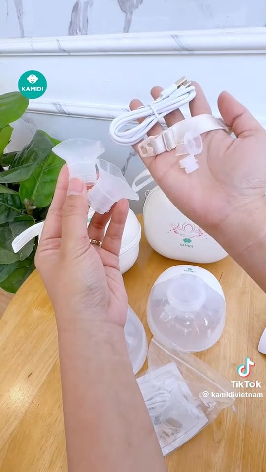 [🆕🇻🇳]  Tuyên Thuỳ Hải Phòng Shop Quần Áo Trẻ Em-Đồ Sơ Sinh-Giày Dép-Bỉm 🧑‍🧒❤️️👶⭐️  MÁY HÚT SỮA RẢNH TAY KAMIDI HOA SEN – “CỨU CÁNH” CHO MẸ BỈM BẬN RỘN!
Không dây – Nhỏ gọn – Êm ái – Hút kiệt – Không đau!Bạn đang đau đầu vì:
Bận chăm , shares-0✔️ , likes-0❤️️ , date-2025-07-03 18:07:04🇻🇳🇻🇳🇻🇳📰🆕