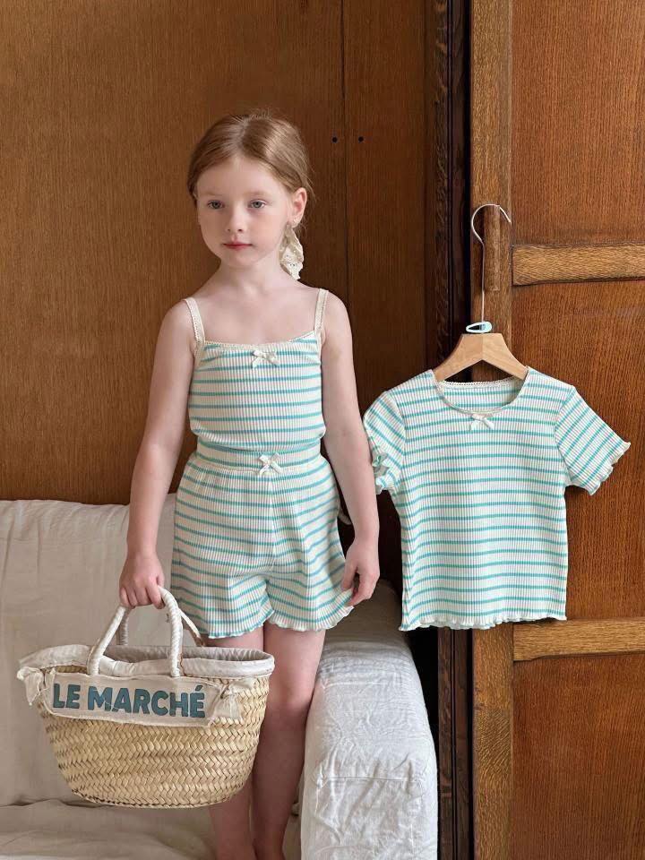 [🆕🇻🇳]  Xíu Kids- Authentic 🧑‍🧒❤️️👶⭐️ Ôi dơii ơiiiiiiii 
2 mẫu váy cưng xỉu ntn bh không cơ chứ . Ảnh thật đó các mẹ ơiiii . Em đã nói rồi mà đừng nhìn ảnh wed lam gì  siêu siêu cưng luôn nha 
 , shares-0✔️ , likes-2❤️️ , date-2020-05-13 00:20:16🇻🇳🇻🇳🇻🇳📰🆕