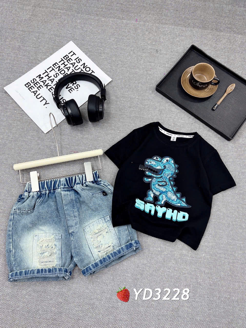 [🆕🇻🇳]  Sunny kids – Quần áo trẻ em 🧑‍🧒❤️️👶⭐️  Set đồ khủng long siêu ngầu cho bé trai
Form rộng thoải mái – Áo thun in hình khủng long nổi bật kết hợp cùng quần jean rách thời trang.
Màu sắc: Đỏ & Đ , shares-0✔️ , likes-1❤️️ , date-2025-07-12 02:19:57🇻🇳🇻🇳🇻🇳📰🆕