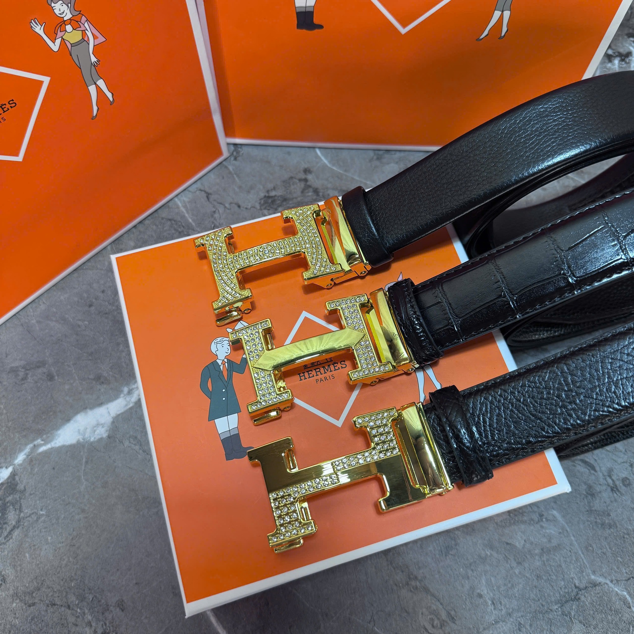 [🆕🇻🇳] Huấn Âu Store Thời Trang Cao Cấp 👕 Top1Fashion 👗  Thắt lưng HM
Mặt đồng cao cấp
Chất liệu da bò lớp 2
Chiều rộng: 3.5cm
Chiều dài: 110-125cm ( Full Box
, shares-0✔️ , likes-0❤️️ , date-2025-07-18 17:08:23🇻🇳🇻🇳🇻🇳📰🆕