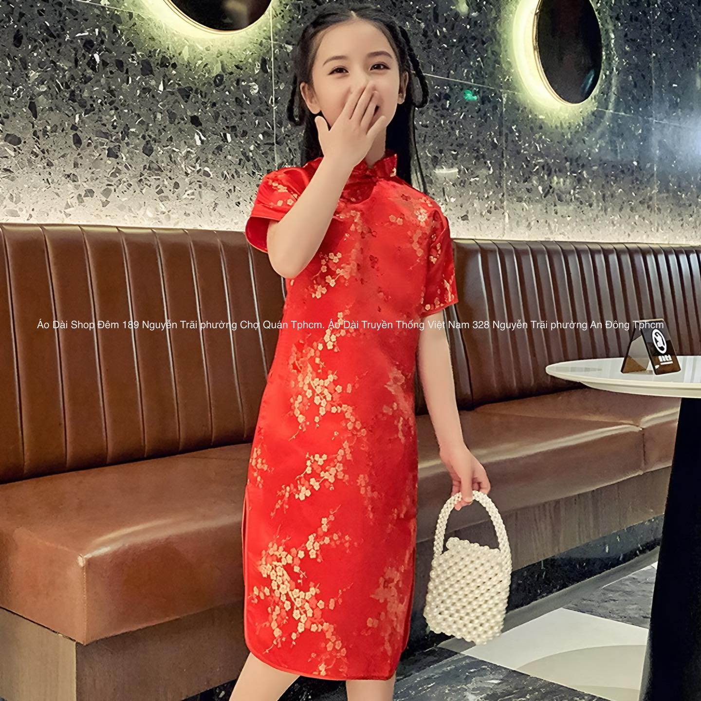 [🆕🇻🇳] Áo Dài Shop Đêm VNXK 👕 Top1Fashion 👗   𝐒ƯỜ𝐍 𝐗Á𝐌 𝐆Ấ𝐌 𝐁É 𝐆Á𝐈
___________________________________
𝐂𝐡𝐚̂́𝐭 𝐥𝐢𝐞̣̂𝐮: Chất vải Gấm dày dặn, vải mịn, đứng form.
𝐊𝐢𝐞̂̉𝐮 𝐝𝐚́𝐧𝐠: Thiết kế theo form sườn  , shares-0✔️ , likes-3❤️️ , date-2025-07-18 18:05:42🇻🇳🇻🇳🇻🇳📰🆕