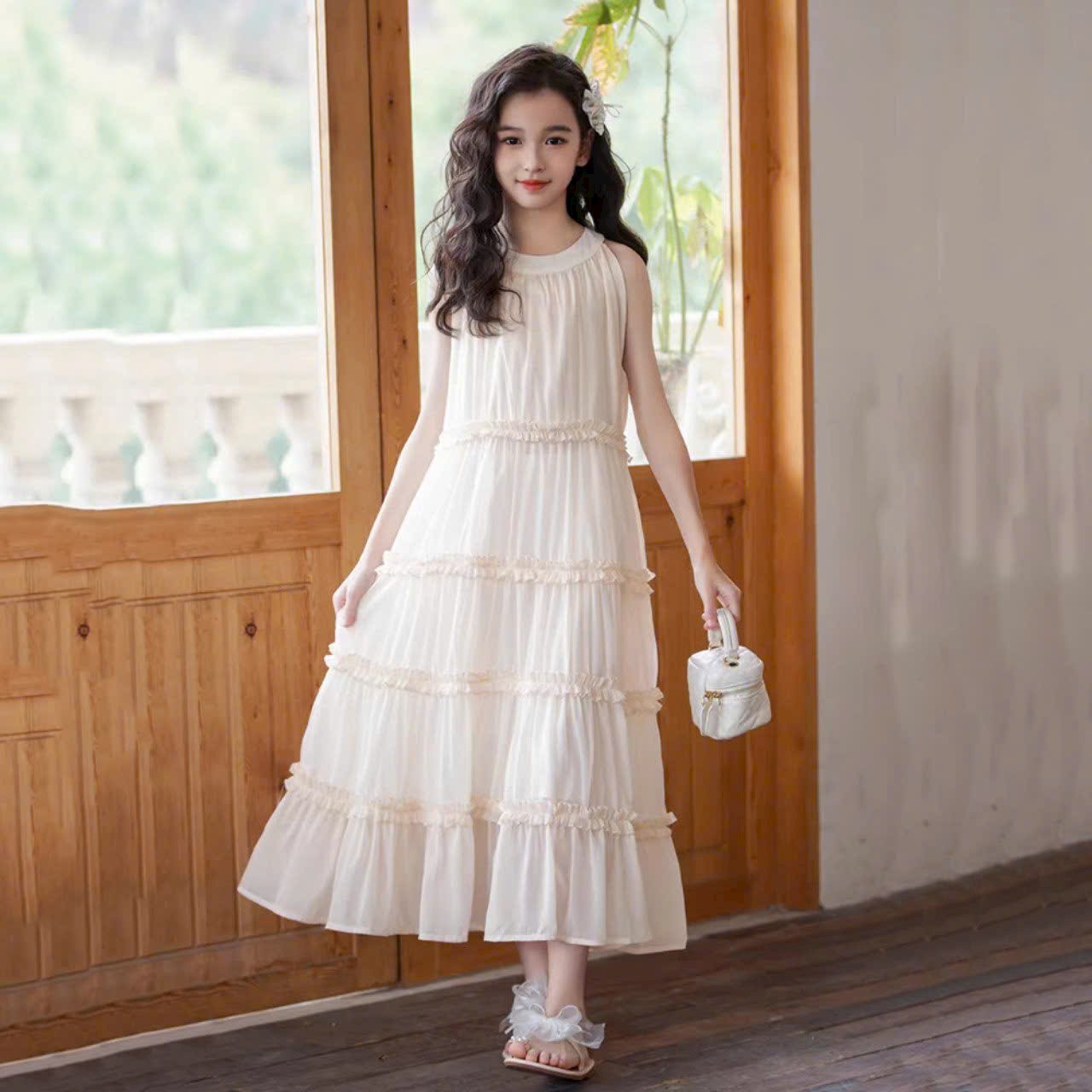 [🆕🇻🇳]  Sunny kids – Quần áo trẻ em 🧑‍🧒❤️️👶⭐️  Maxi trắng tinh khôi – Nét đẹp dịu dàng cho bé yêu
Thiết kế xoè nhẹ, phối tầng bèo duyên dáng, bé chỉ cần bước ra là rạng ngời như thiên thần nhỏ
Dễ phối , shares-0✔️ , likes-0❤️️ , date-2025-07-10 03:32:15🇻🇳🇻🇳🇻🇳📰🆕