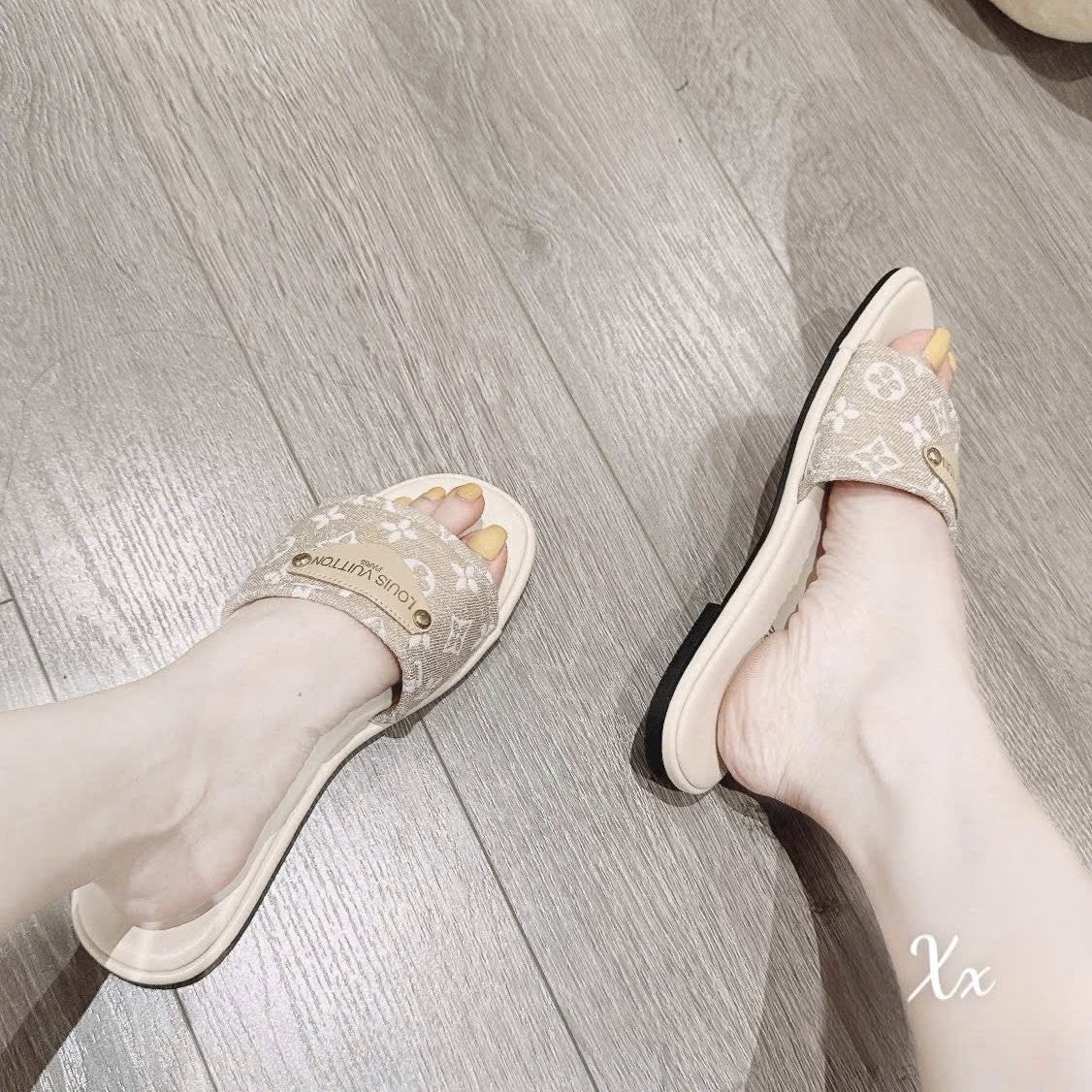 [🆕🇻🇳] Thúy Hiền 👕 Top1Fashion 👗  Lê Lờ Vê mẫu mới xinh iu
– Size: 35-39EM BAO KIỂM HÀNG TRƯỚC KHI THANH TOÁN CÁC CHỊ IU CỨ YÊN TÂM ĐẶT HÀNG
, shares-0✔️ , likes-1❤️️ , date-2025-07-10 16:36:48🇻🇳🇻🇳🇻🇳📰🆕