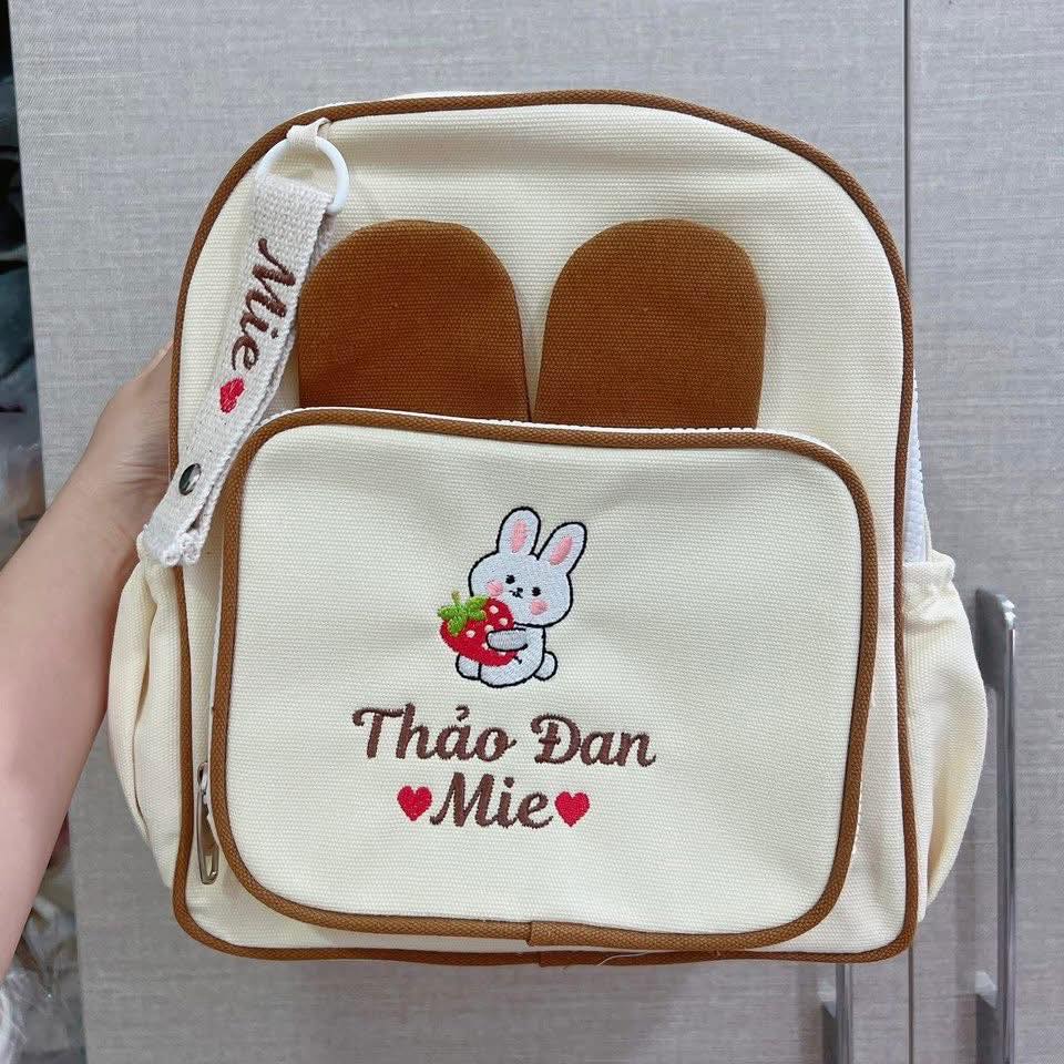 [🆕🇻🇳] Tiệm Nhà Dâu  (Thêu theo yêu cầu) 🧑‍🧒❤️️👶⭐️ Balo thêu tên cho bé
Món quà đầu năm học
Thiết kế tên riêng cho từng bé
, shares-1✔️ , likes-29❤️️ , date-2025-07-16 04:07:49🇻🇳🇻🇳🇻🇳📰🆕