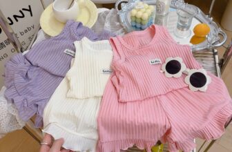 [???]  Thỏ Ngọc Store  ?‍?❤️️?⭐️ Bộ hè cho bé hot nhất năm 2025 rồi đây ạ
Màu sắc tươi sáng, chất liệu mềm mát ,thông thoáng , năng động
Size 14kg-55kg
Giá học sinh xx thui các mom ơi
I , shares-0✔️ , likes-1❤️️ , date-2025-07-15 22:39:58????????