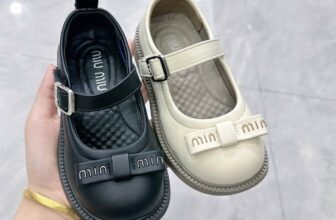 [🆕🇻🇳] Giày Bé Sữa – 85 Mai Thúc Loan – 17 Trường Chinh Huế 🧑‍🧒❤️️👶⭐️  Mẫu giày búp bê MIUMIU mới nhất đã có mặt tại shop!
Chất liệu da PU cao cấp, siêu mềm mại, không gây khó chịu cho bé.Thiết kế quai ngang chắc chắn, đính , shares-0✔️ , likes-0❤️️ , date-2025-07-20 00:40:26🇻🇳🇻🇳🇻🇳📰🆕
