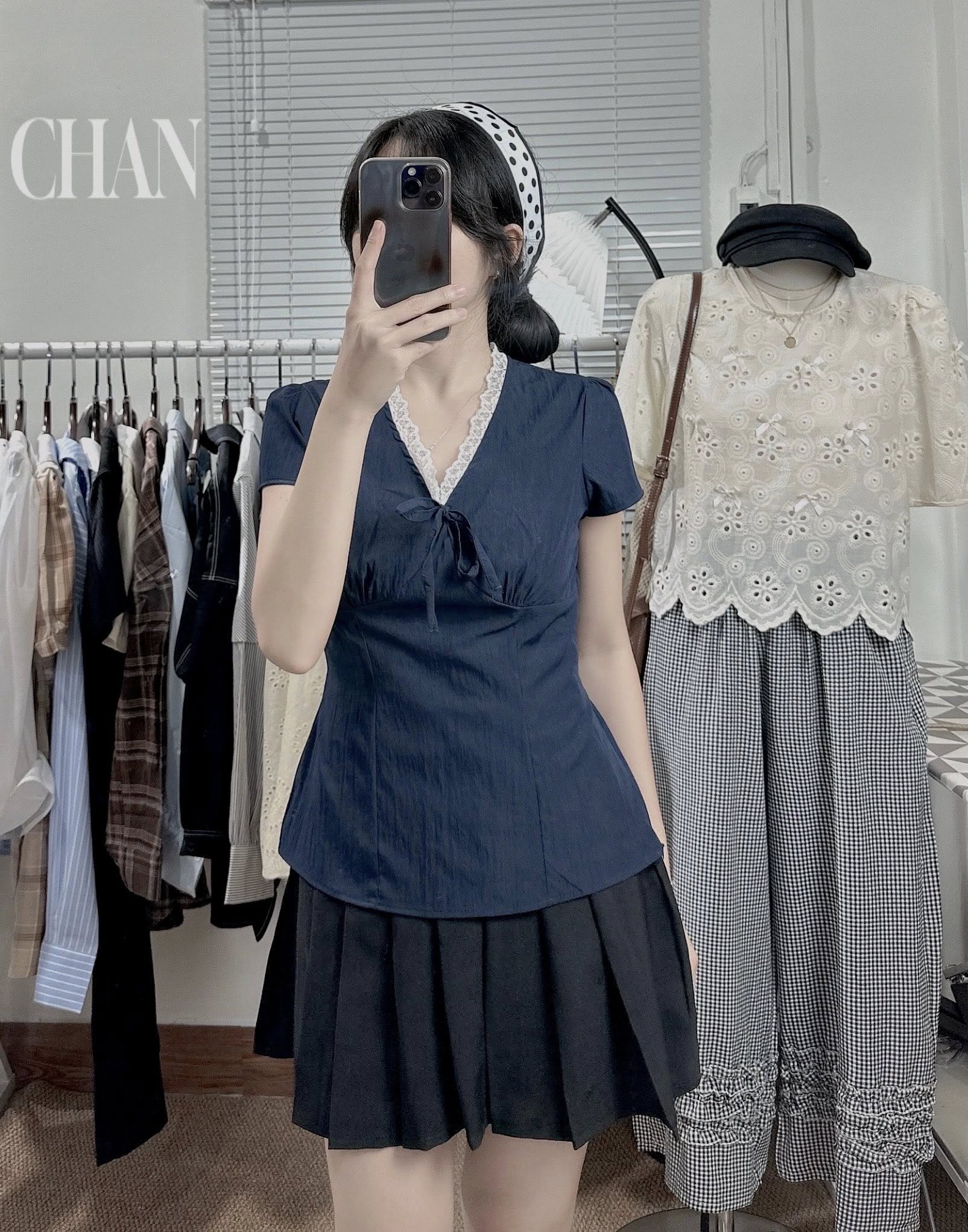 [🆕🇻🇳] Chan – Cửa hàng quần áo nữ 👕 Top1Fashion 👗  Một set đồ không cần quá cầu kỳ, vẫn đủ để bạn ghi dấu ấn.
Áo navy phối ren – nhẹ nhàng mà đầy điểm nhấn.
Chân váy xếp ly – tinh giản nhưng không bao giờ l , shares-2✔️ , likes-9❤️️ , date-2025-07-18 21:05:20🇻🇳🇻🇳🇻🇳📰🆕