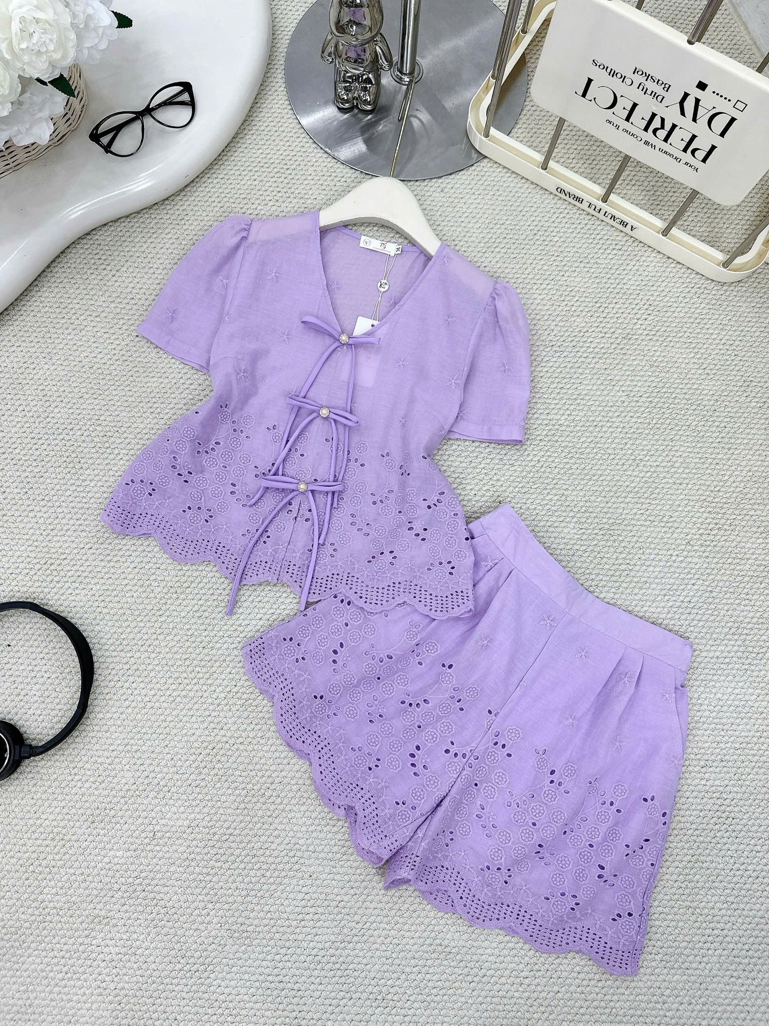 [🆕🇻🇳] Đồ ngủ cao cấp -The Sun luxury 👕 Top1Fashion 👗   MỖI HỌA TIẾT LÀ MỘT LỜI THÌ THẦM CỦA SỰ DỊU DÀNGSet thô thêu hoa tone tím pastel nhẹ nhàng – mặc lên là thấy “nàng thơ” trong gương
Chất thô boil thêu , shares-0✔️ , likes-0❤️️ , date-2025-07-19 18:47:56🇻🇳🇻🇳🇻🇳📰🆕