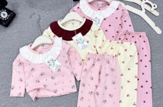 [🆕🇻🇳] Tiệm Nhà Cây Chuyên sỉ lẻ quần áo cho bé hàng chất lượng tuyển chọn với giá cực ưu đãi  🧑‍🧒❤️️👶⭐️  Siêu phẩm đã về nhé các mẹ ưiBộ cổ bèo cotton zip Hàn hot hit nhà Cây đã về rồi đây ạ. Chất mềm, đanh lì co giãn 4 chiều, ko bai gião. Chất đẹp form xi , shares-0✔️ , likes-35❤️️ , date-2025-07-24 03:04:48🇻🇳🇻🇳🇻🇳📰🆕