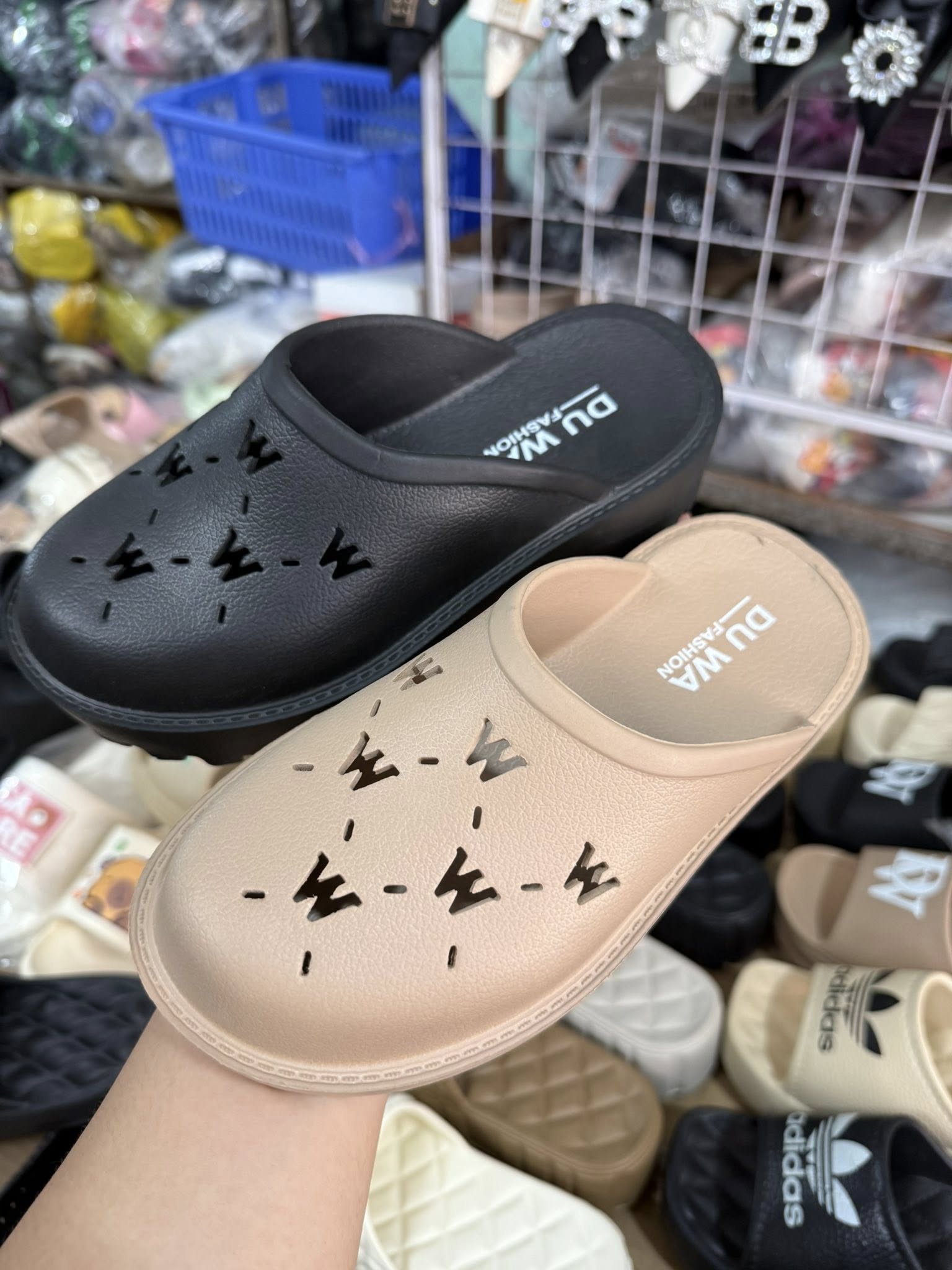 [🆕🇻🇳]  Tuyên Thuỳ Hải Phòng Shop Quần Áo Trẻ Em-Đồ Sơ Sinh-Giày Dép-Bỉm 🧑‍🧒❤️️👶⭐️ #65k chị em oi sz 35-39 siêu nhẹ nha
, shares-0✔️ , likes-8❤️️ , date-2025-07-17 16:29:21🇻🇳🇻🇳🇻🇳📰🆕