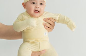 [🆕🇻🇳]  CHAANG – Baby&Nursery – Nhà phân phối đồ may mặc 🧑‍🧒❤️️👶⭐️ LẦN ĐẦU LÀM BỐ
Bố từng nghĩ mình mạnh mẽ lắm.
Nhưng cái ngày con chào đời, chỉ cần con cựa mình khẽ thôi, tim bố đã loạn nhịp.
Lần đầu mặc đồ cho con – tay , shares-1✔️ , likes-151❤️️ , date-2025-07-24 07:33:55🇻🇳🇻🇳🇻🇳📰🆕