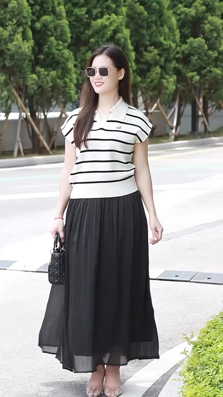 [🆕🇻🇳] Tiệm giày đẹp dép xinh 👕 Top1Fashion 👗  Dép đẹp đa năng mang đi đâu cũng tiện có 4 màu bạc, trắng , đen  và vàng thiên lý cho chị em chọn lựa ạ
, shares-0✔️ , likes-12❤️️ , date-2025-07-17 18:33:20🇻🇳🇻🇳🇻🇳📰🆕