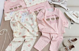 [🆕🇻🇳]  KIM KIM BABY SHOES – Bán buôn,bán lẻ giày cho bé yêu 🧑‍🧒❤️️👶⭐️ C243 – 185K / set 2 bộ 

Em lên siêu phẩm hôm nay ạ
Gấu nơ của các bé gái đâyyyy
Chất cotton tàu thấm hút mồ hôi,co giãn 4c mặc nhà đi học quá đẹp luôn
SET , shares-0✔️ , likes-1❤️️ , date-2025-07-24 03:53:51🇻🇳🇻🇳🇻🇳📰🆕