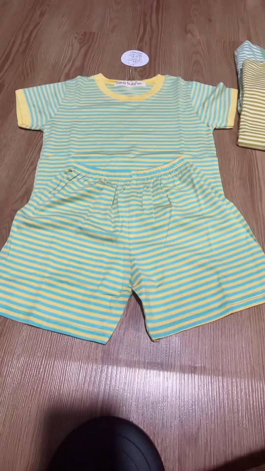 [🆕🇻🇳] Sỉ lẻ Đồ bộ trẻ em – Bền Rẻ Đẹp – KuMo shop 🧑‍🧒❤️️👶⭐️ Chị nào mê mẫu sọc chốt lẹ mẫu cộc tay sọc dệt này em mới về luôn ạ. Có size 90-170 ( 8-30kg ) 5 bộ em miễn ship nha cả nhà , shares-0✔️ , likes-2❤️️ , date-2025-07-20 04:31:13🇻🇳🇻🇳🇻🇳📰🆕