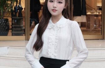 [🆕🇻🇳] CEILIO Design – Cửa hàng quần áo nữ 👕 Top1Fashion 👗  Chiếc sơ mi trắng mang nét đẹp cổ điển với điểm nhấn là hàng khuy nổi bật trên nền ren viền mềm mại, phối cùng các đường ly dọc tạo nên tổng thể thanh thoá , shares-0✔️ , likes-8❤️️ , date-2025-07-23 03:28:30🇻🇳🇻🇳🇻🇳📰🆕