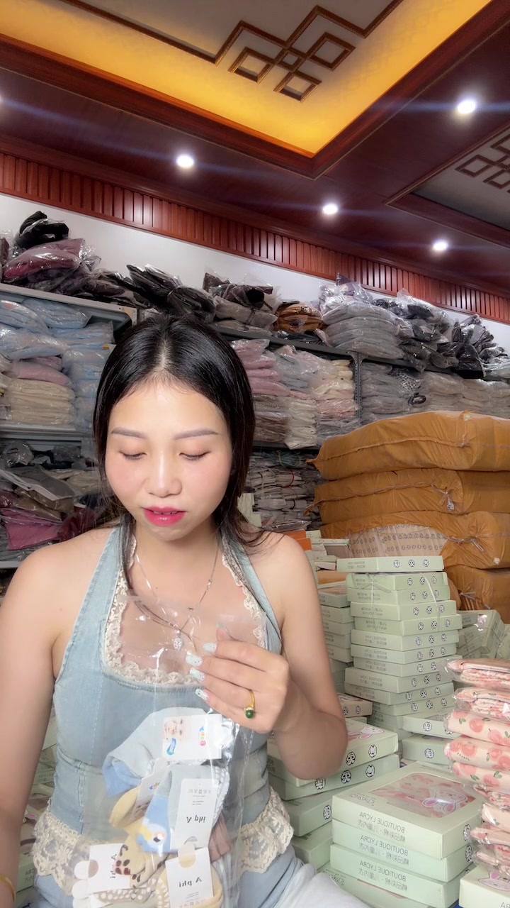 [🆕🇻🇳] Aura Studio – Wedding Service 👕 Top1Fashion 👗  𝗔 𝗦𝘁𝗶𝗹𝗹 𝗙𝗿𝗮𝗺𝗲, 𝗠𝗮𝗱𝗲 𝘁𝗼 𝗟𝗮𝘀𝘁Buổi chụp không có mở đầu rõ ràng, cũng chẳng cần kết thúc được vẽ sẵn.Mọi thứ tự nhiên dừng lại ở khoảnh khắc này,nơi ánh sán , shares-0✔️ , likes-5❤️️ , date-2025-07-21 03:52:53🇻🇳🇻🇳🇻🇳📰🆕