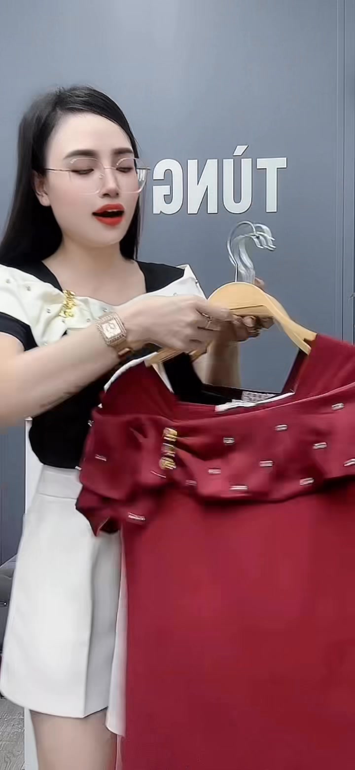 [🆕🇻🇳] Thời Trang Công Sở Tùng Huệ 👕 Top1Fashion 👗  Đã tìm ra mẫu áo giúp chị em trẻ trung hack dáng , shares-0✔️ , likes-0❤️️ , date-2025-07-24 04:15:27🇻🇳🇻🇳🇻🇳📰🆕