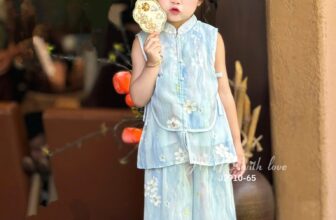 [🆕🇻🇳]  KK bébé Kids – Chuyên Hàng Thiết Kế Cho Mẹ&Bé 🧑‍🧒❤️️👶⭐️  TẾT TRUNG THU: Thiết kế cổ tàu điệu xinh, cái màu nó ngọt gì đâu á.Sz 10–40KgCúc Ngọc khâu tay tỉ mỉ, ưng lắm luôn.
Chất liệu tơ in ho , shares-0✔️ , likes-16❤️️ , date-2025-07-25 06:12:43🇻🇳🇻🇳🇻🇳📰🆕
