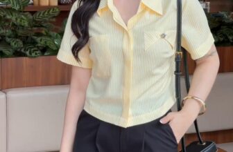 [🆕🇻🇳] Thời Trang Mộc Eva – Moceva 👕 Top1Fashion 👗  𝐒𝐓𝐘𝐋𝐄 𝐁𝐀𝐒𝐈𝐂 – Thanh lịch, hiện đại và tinh tế với set đồ somi kẻ vàng kết hợp quần ống xuông hiện đại là lựa chọn không thể bỏ qua .                        , shares-0✔️ , likes-0❤️️ , date-2025-07-23 23:51:56🇻🇳🇻🇳🇻🇳📰🆕