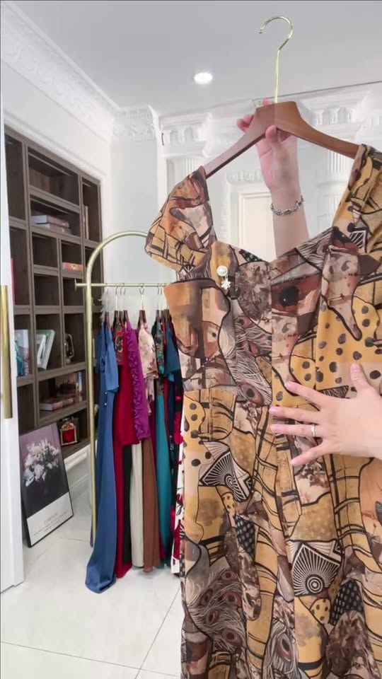 [🆕🇻🇳] 𝐊𝐢𝐞̂̀𝐮 𝐋𝐢𝐧𝐡 𝐒𝐡𝐨𝐩 – Cửa hàng quần áo nữ 👕 Top1Fashion 👗   VÁY TƠ TRỄ VAI TIỂU THƯ , KÈM KHĂN VÀ QUẦN BẢO HỘ – HÀNG QCCC
𝟏𝟖𝐱.𝟎𝟎𝟎đ
FREESIZE DƯỚI 55KG
, shares-0✔️ , likes-3❤️️ , date-2025-07-23 19:26:42🇻🇳🇻🇳🇻🇳📰🆕