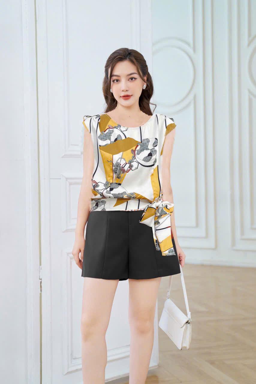 [🆕🇻🇳] Sophie – Thời trang công sở nữ 👕 Top1Fashion 👗  Mềm như nắng mới lên,
Áo xinh khoe dáng dịu êm đầu ngày
ÁO GIÁ #169K
—
Mẫu áo sát nách thiết kế thời thượng, phom suông nhẹ giúp che khuyết điểm phần bắp , shares-1✔️ , likes-15❤️️ , date-2025-07-24 03:45:11🇻🇳🇻🇳🇻🇳📰🆕
