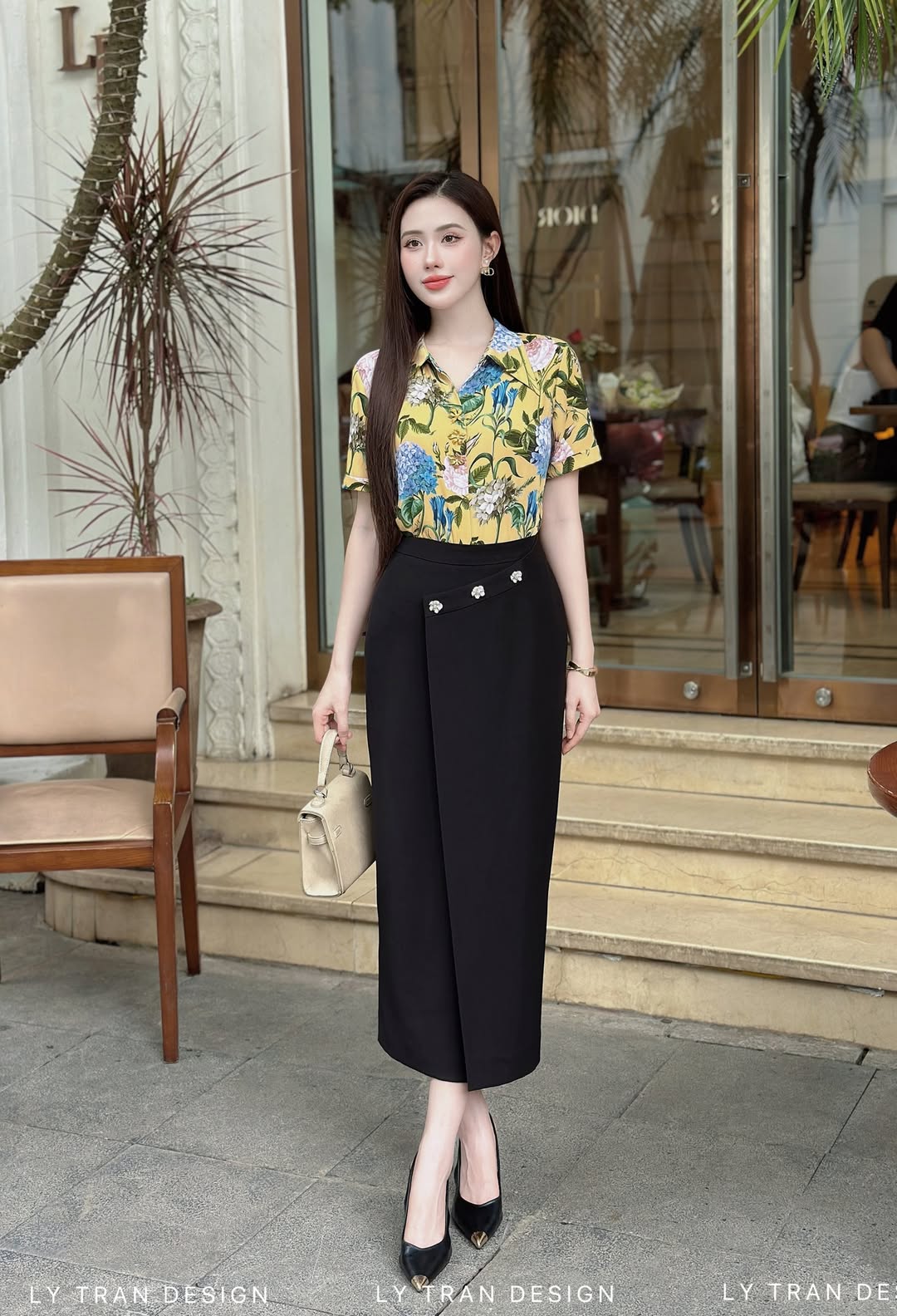 [🆕🇻🇳] Ly Tran’s Design  👕 Top1Fashion 👗  Thiết kế mới từ 𝐋𝐲 𝐓𝐫𝐚𝐧 𝐃𝐞𝐬𝐢𝐠𝐧
SƠMI LỤA SOLEIL – by Ly Tran• Lụa dệt riêng cho Ly Tran – mềm mịn, mát tay, giữ phom chuẩn. Áo ôm nhẹ dáng người, sơ vin g , shares-0✔️ , likes-5❤️️ , date-2025-07-29 14:50:42🇻🇳🇻🇳🇻🇳📰🆕