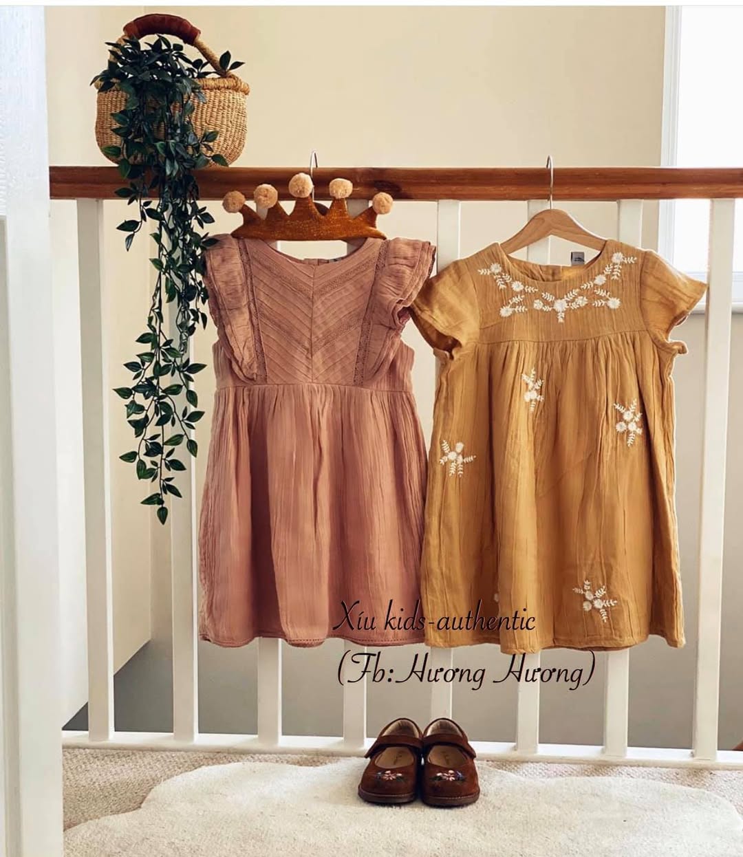 [🆕🇻🇳]  Xíu Kids- Authentic 🧑‍🧒❤️️👶⭐️ Ôi dơii ơiiiiiiii 
2 mẫu váy cưng xỉu ntn bh không cơ chứ . Ảnh thật đó các mẹ ơiiii . Em đã nói rồi mà đừng nhìn ảnh wed lam gì  siêu siêu cưng luôn nha 
 , shares-0✔️ , likes-2❤️️ , date-2020-05-13 00:20:16🇻🇳🇻🇳🇻🇳📰🆕