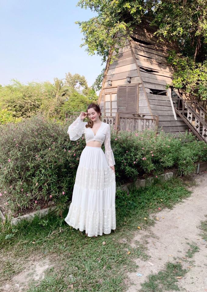 [🆕🇻🇳] Maxi store – Váy đầm thiết kế 👕 Top1Fashion 👗  SET TAY LOE PHỐI REN XINH XẮNFreesize (ngực dưới 89, eo dưới 75)
Dài áo 35cm, dài váy 105cm
Chất liệu: Voan cao cấp mềm rủ phối ren có lót
Màu sắc: trắng , shares-0✔️ , likes-1❤️️ , date-2020-05-17 19:50:31🇻🇳🇻🇳🇻🇳📰🆕