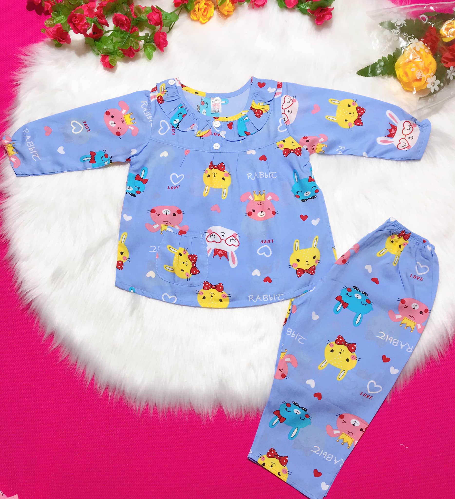 [🆕🇻🇳] Đồ bộ trẻ em chuyên cung cấp quần áo tole cho trẻ em 🧑‍🧒❤️️👶⭐️  ĐỒ TONE DÀI CHO BÉ GÁISize 5 (9-10kg)Chất liệu tone 2 da loại 1Giá từ 40k  80k tuỳ theo mẫu và số ký của bé.Free ship từ 6 bộKiểm tra hàn , shares-3✔️ , likes-2❤️️ , date-2021-03-18 21:12:10🇻🇳🇻🇳🇻🇳📰🆕