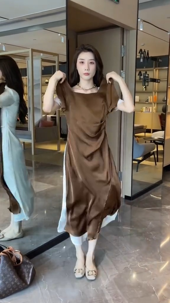 [🆕🇻🇳] Thị Quế Boutique 👕 Top1Fashion 👗  𝑵𝒉𝒊̀𝒏 𝒆𝒎 đ𝒂̃ đ𝒖̉ 𝒏𝒈𝒐̣𝒕 𝒏𝒈𝒂̀𝒐
Đ𝒆̂̉ 𝒂𝒏𝒉 𝒒𝒖𝒆̂𝒏 𝒎𝒐̂́𝒊 𝒕𝒊̀𝒏𝒉 đ𝒂̂̀𝒖 𝒉𝒂𝒚 𝒄𝒉𝒖̛𝒂
Giá SALE bất chấp.
Hàng thiết kế đủ size : 𝘚, 𝘔, 𝘓, 𝘟𝘓, 2𝘟𝘓. , shares-0✔️ , likes-0❤️️ , date-2023-11-28 01:56:48🇻🇳🇻🇳🇻🇳📰🆕